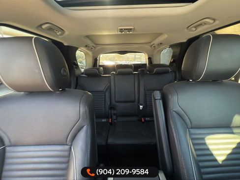 Used 2017 Land Rover Discovery HSE image 29