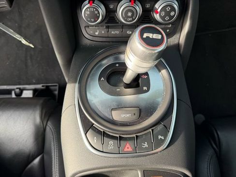 Used 2011 Audi R8 V10 image 16