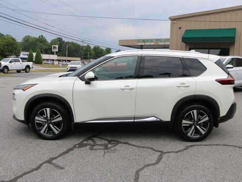 Used 2023 Nissan Rogue SL FWD image 2