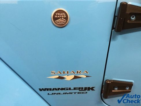 Used 2018 Jeep Wrangler Unlimited Sahara w/ Dual Top Group AWD/4WD image 20