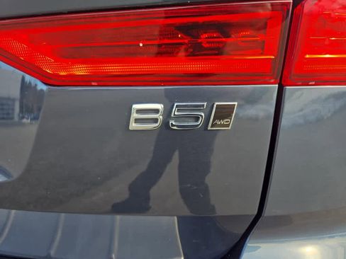 Used 2023 Volvo XC60 B5 Ultimate w/ Climate Package image 9