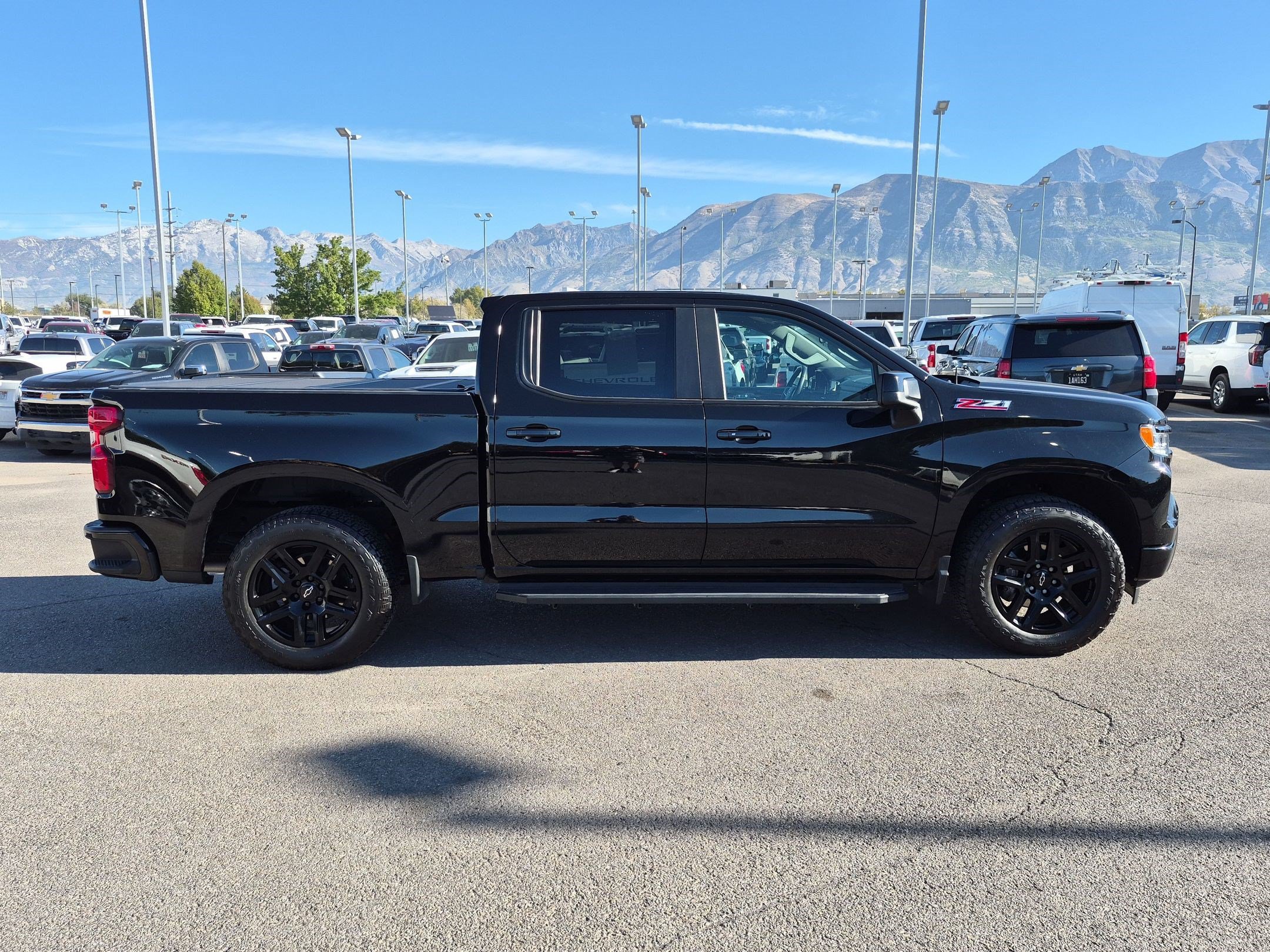 Used 2023 Chevrolet Silverado 1500 RST w/ Z71 Off-Road Package AWD/4WD image 2