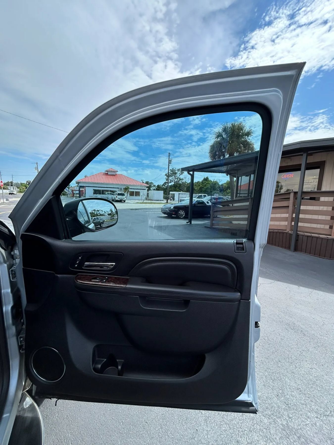 Used 2012 GMC Yukon XL Denali RWD image 22