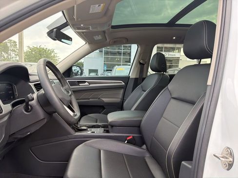 Certified 2023 Volkswagen Atlas SE FWD image 2