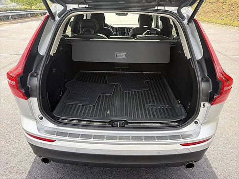 Used 2019 Volvo XC60 T5 Momentum w/ Multimedia Package FWD image 8