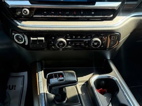 Used 2023 Chevrolet Silverado 1500 High Country w/ High Country Premium Package AWD/4WD image 28