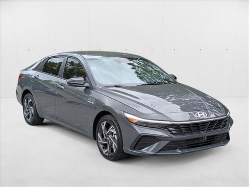New 2025 Hyundai Elantra SEL FWD image 6