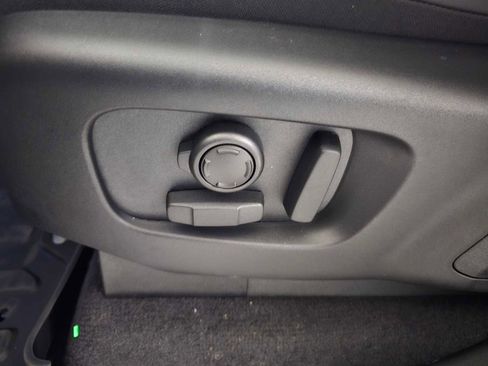 New 2025 Land Rover Discovery Dynamic SE image 22