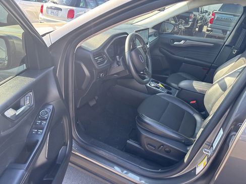 Used 2025 Ford Escape SE FWD image 15