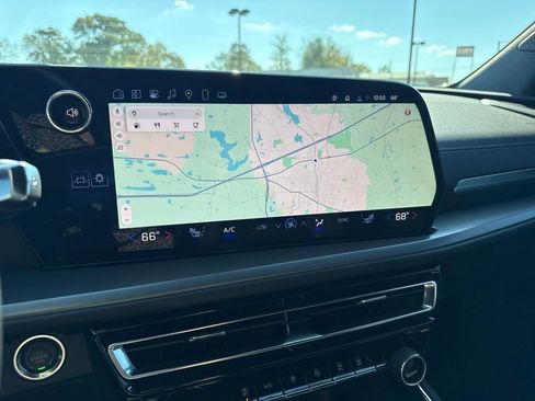 Used 2025 Chevrolet Traverse LT w/ Enhanced Driving Package image 25