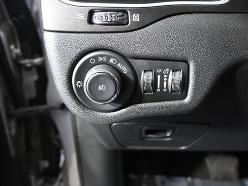 Used 2019 Jeep Cherokee Trailhawk w/ Cold Weather Group AWD/4WD image 23