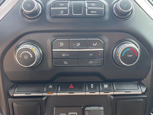 Used 2020 Chevrolet Silverado 1500 LT AWD/4WD image 23