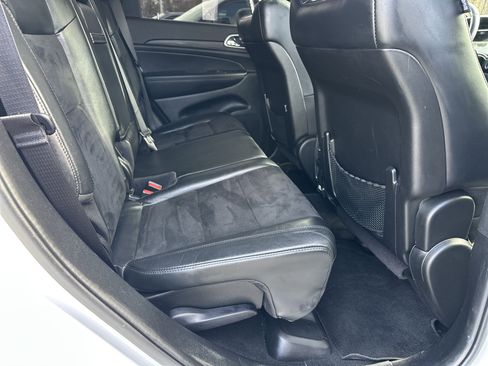 Used 2022 Jeep Grand Cherokee Laredo X image 17