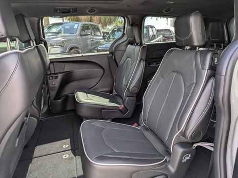 New 2026 Chrysler Pacifica Limited w/ S Appearance Package image 14