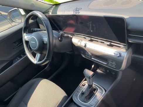 Used 2025 Hyundai Kona SEL FWD image 9