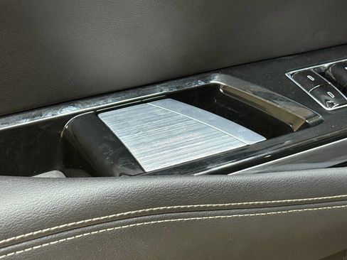 Certified 2025 Cadillac Escalade ESV Premium Luxury image 23