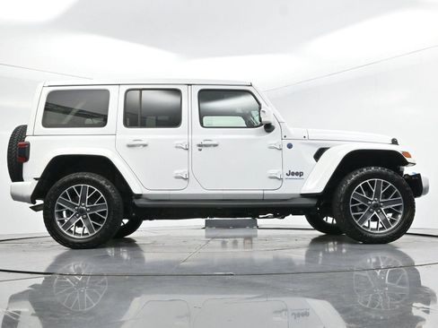 Used 2024 Jeep Wrangler High Altitude AWD/4WD image 57