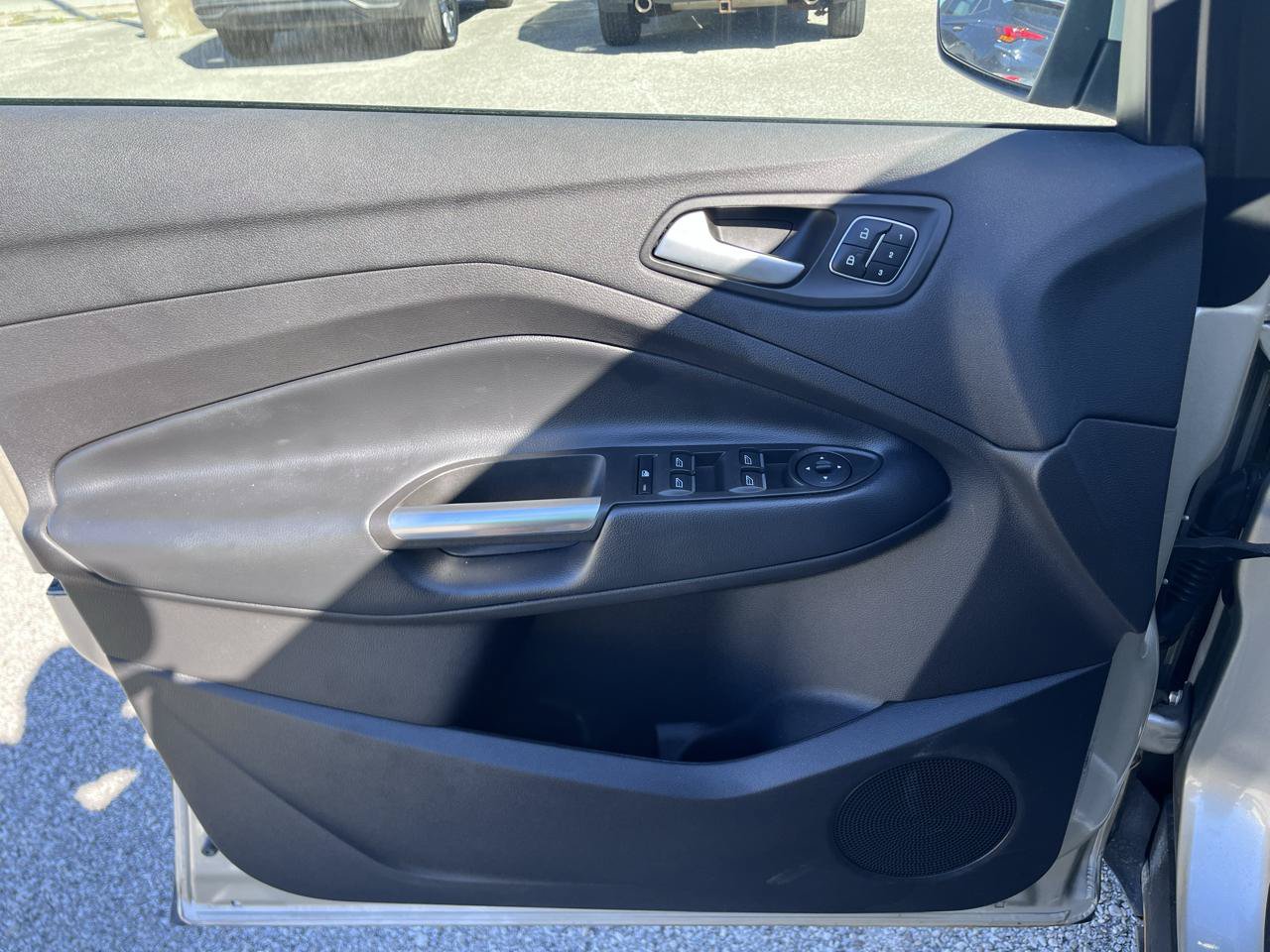 Used 2018 Ford Escape Titanium w/ Ford Safe & Smart Package AWD/4WD image 23