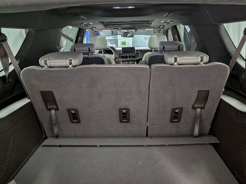 Used 2023 Chevrolet Suburban Z71 AWD/4WD image 17
