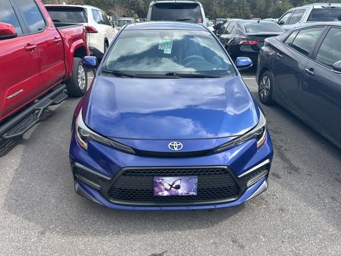 Used 2020 Toyota Corolla SE w/ SE Premium Package image 2