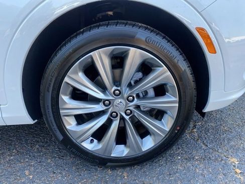 New 2025 Buick Envista Avenir image 9