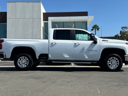 Used 2025 Chevrolet Silverado 2500 LT AWD/4WD image 2