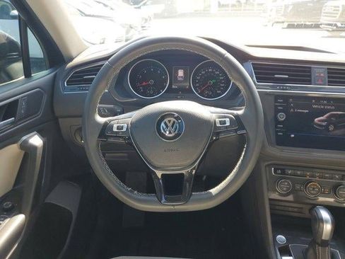 Used 2021 Volkswagen Tiguan SE image 13
