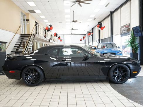 Used 2010 Dodge Challenger SE RWD image 3