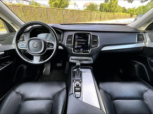 Used 2018 Volvo XC90 T6 Momentum w/ Convenience Package AWD/4WD image 15