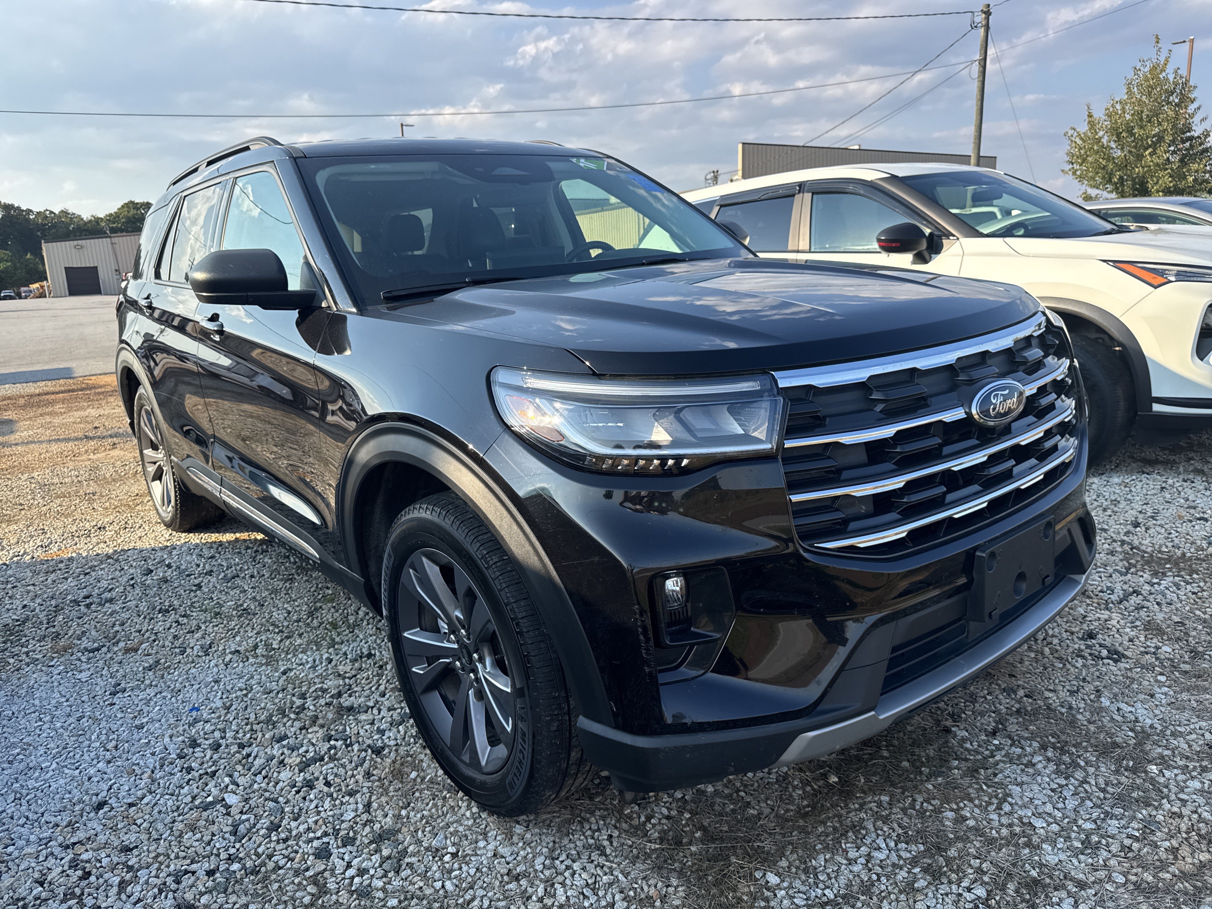 Used 2025 Ford Explorer Active w/ Active Comfort Package AWD/4WD image 3