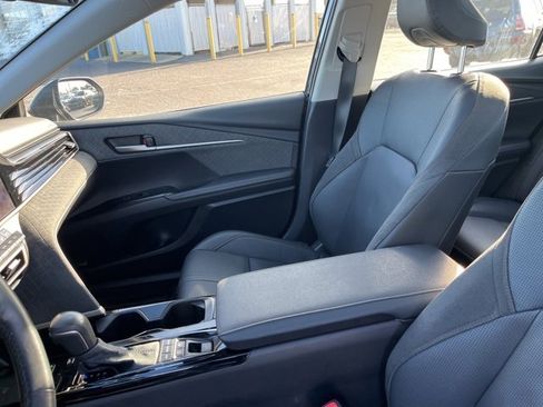 Used 2025 Toyota Camry XLE w/ Premium Package image 10