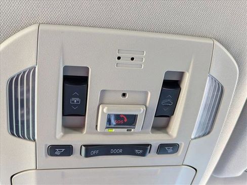 Used 2021 Toyota Highlander Platinum image 17