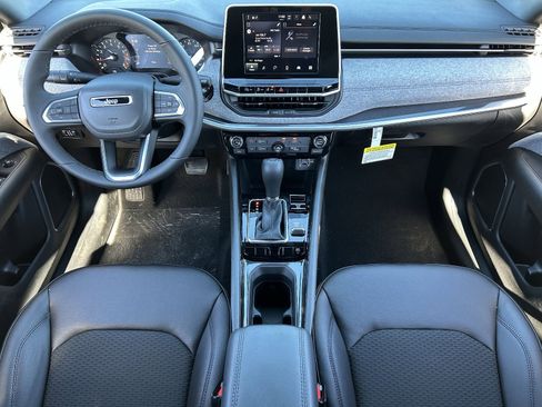 New 2026 Jeep Compass Latitude image 12