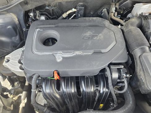 Used 2018 Hyundai Santa Fe Sport w/ 2.4L Value Package 02 FWD image 29