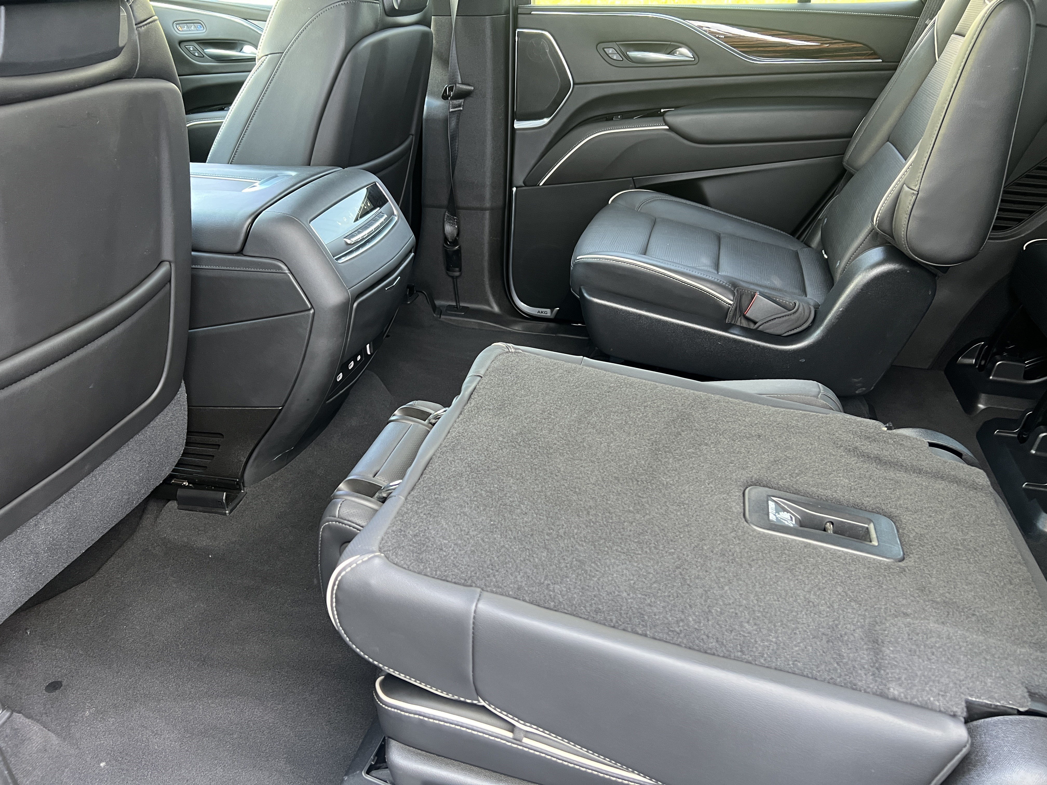 Used 2021 Cadillac Escalade Premium Luxury AWD/4WD image 17