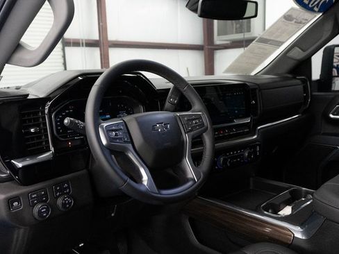 Used 2025 Chevrolet Silverado 2500 LT w/ Trail Boss Package image 2