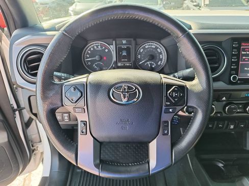 Used 2023 Toyota Tacoma TRD Off-Road w/ Technology Package AWD/4WD image 17