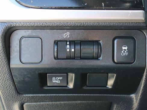 Used 2017 Subaru Crosstrek 2.0i Limited image 13