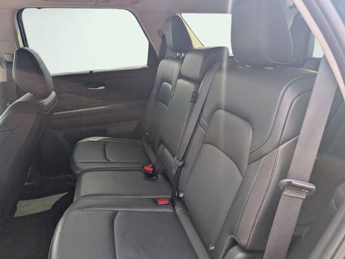 Used 2025 Nissan Pathfinder SL AWD/4WD image 18
