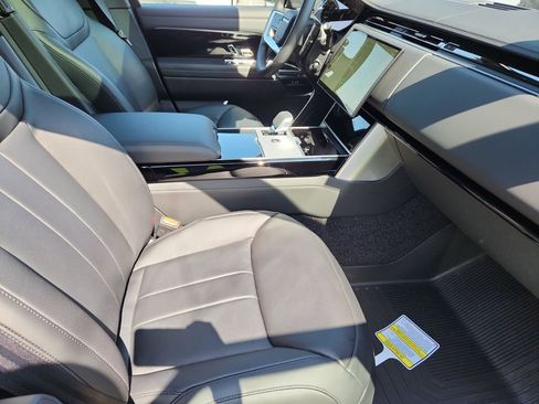 New 2026 Land Rover Range Rover SE AWD/4WD image 3