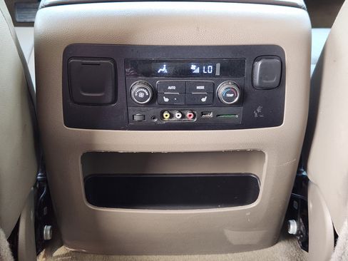 Used 2015 Chevrolet Suburban LT RWD image 32
