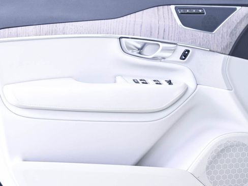Certified 2024 Volvo XC90 B6 Plus w/ Protection Package Premier AWD/4WD image 6