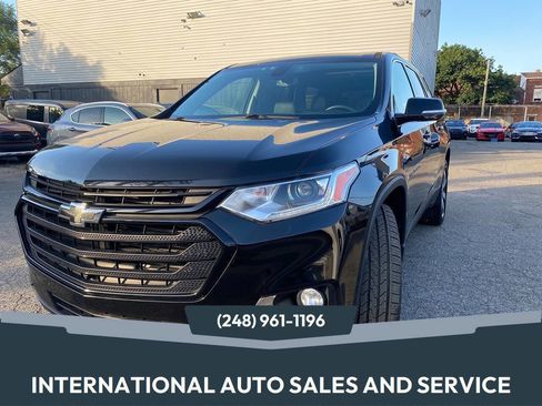 Used 2019 Chevrolet Traverse LT w/ LT Premium Package AWD/4WD image 1