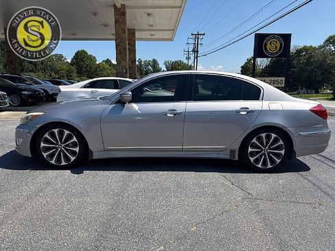 Used 2013 Hyundai Genesis 5.0 R-Spec RWD image 3