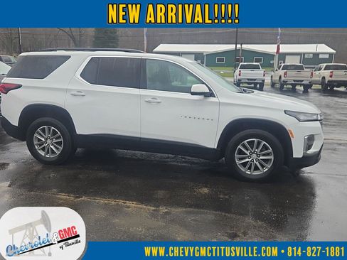 Used 2023 Chevrolet Traverse LT image 2