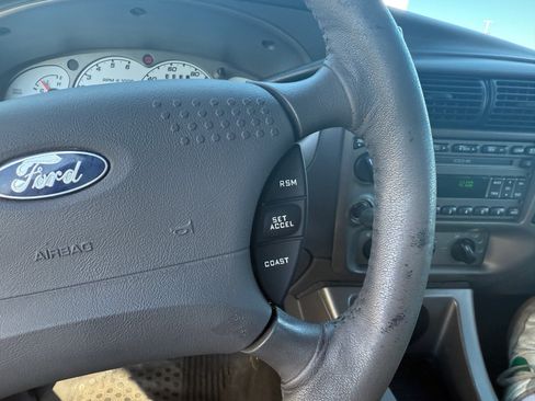 Used 2001 Ford Explorer Sport Trac 4x4 image 26