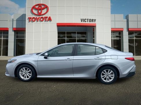 Used 2025 Toyota Camry LE FWD image 6
