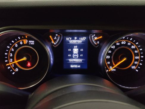 Used 2018 Jeep Wrangler Unlimited Sport S image 23