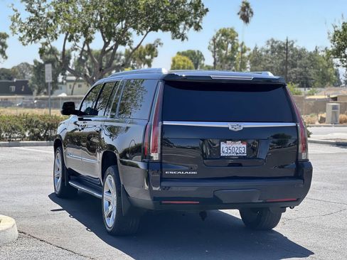 Used 2020 Cadillac Escalade ESV Luxury RWD image 4