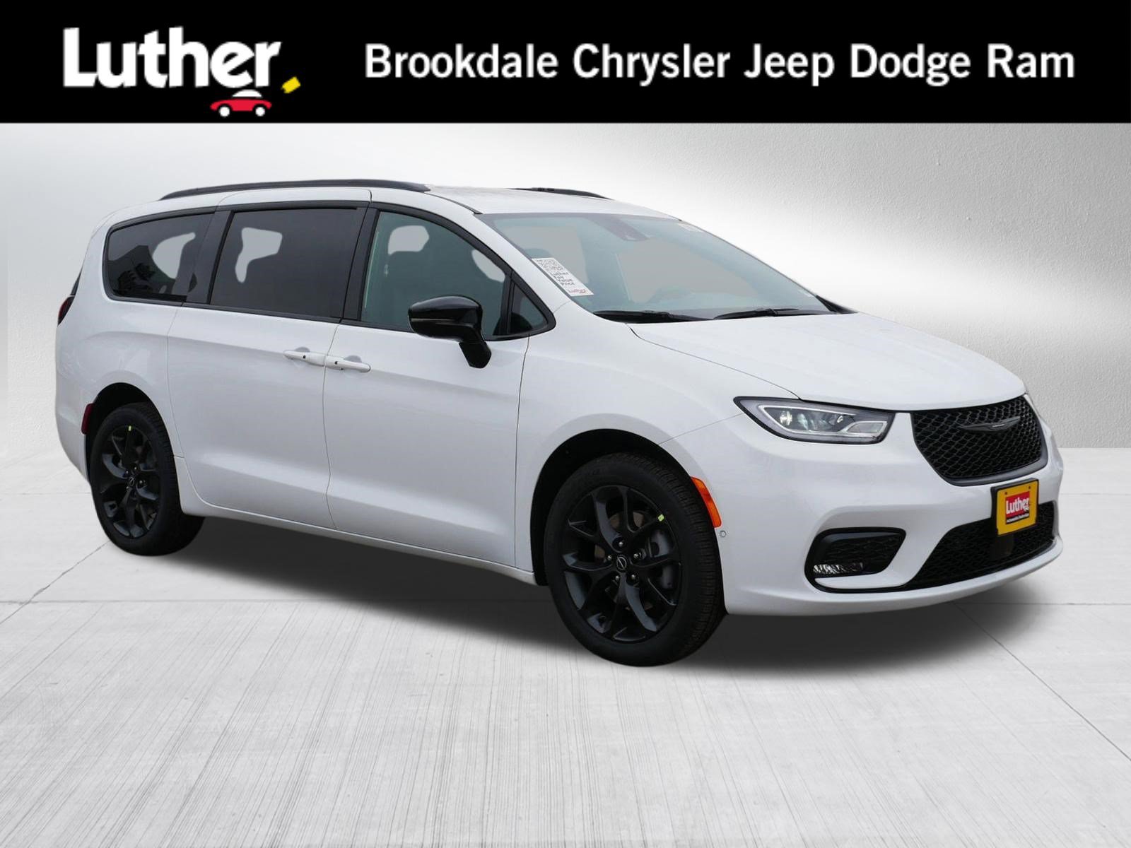 New 2026 Chrysler Pacifica Select AWD/4WD image 1
